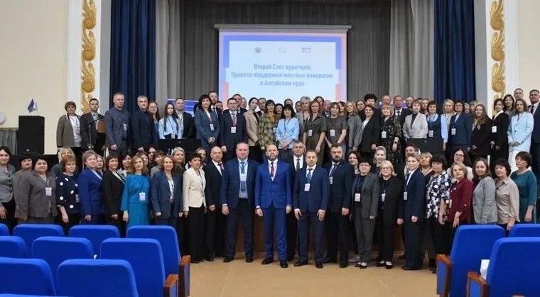 Куратор ППМИ в Родинском районе Светлана Смагина и главный специалист комитета по финансам, налоговой и кредитной политике Надежда Вощенко приняли участие в слете кураторов ППМИ в Барнауле
