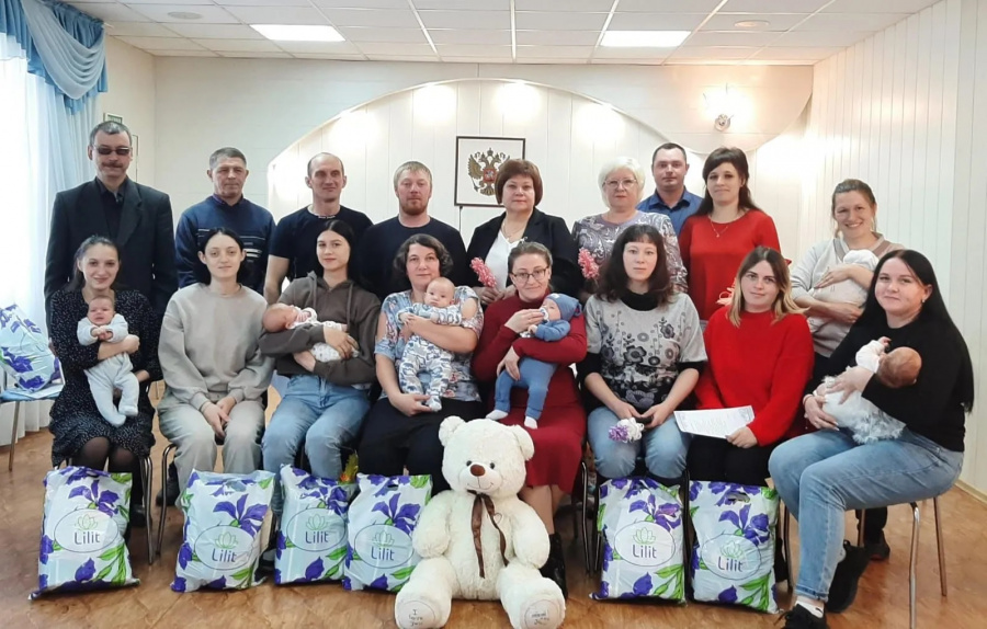 В Родинском районе в 2025 году продолжена традиция чествования новорожденных
