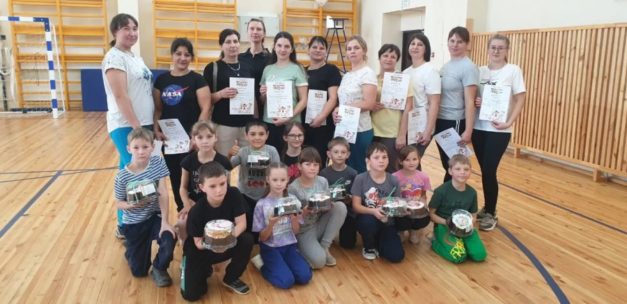 В «Маминых стартах» в канун праздника участвовали 28 семей из Мирненского, Зеленолуговского, Степновского, Центрального, Кочкинского, Родинского сельсоветов. В «Маминых стартах» в канун праздника участвовали 28 семей из Мирненского, Зеленолуговского, Степновского, Центрального, Кочкинского, Родинского сельсоветов.