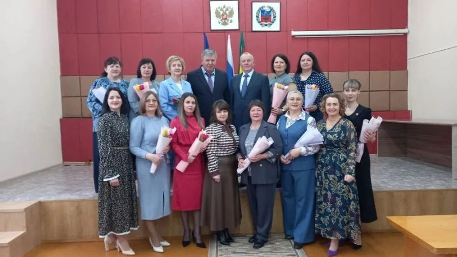 По сложившейся доброй традиции на протяжении 8 лет депутат ГД ФС РФ 8 созыва Иван Лоор участвует в проведении деловых и праздничных мероприятий на территории Родинского района