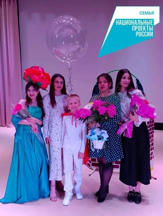 В Алтайском крае подвели итоги конкурсного отбора на участие в федеральной программе «Земский работник культуры». Ее реализация напрямую соответствует целям и задачам национального проекта «Семья»