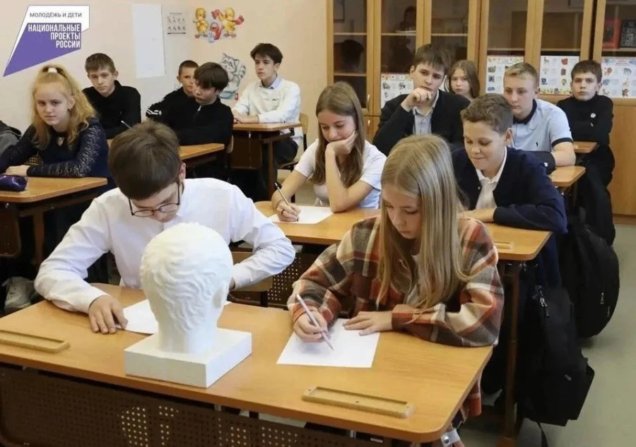 Благодаря региональному проекту «Все лучшее детям» национального проекта «Молодежь и дети» удалось улучшить материально-техническую базу в Мирненской и Родинской школе № 1 Благодаря региональному проекту «Все лучшее детям» национального проекта «Молодежь и дети» удалось улучшить материально-техническую базу в Мирненской и Родинской школе № 1