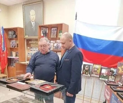 В Степновской школе состоялась встреча учащихся,  педагогов с участниками студенческого отряда снежного десанта «Время» и депутатом АКЗС, руководителем Ассоциации ветеранов СВО в Алтайском крае, кавалером ордена Мужества Владимиром Громовым