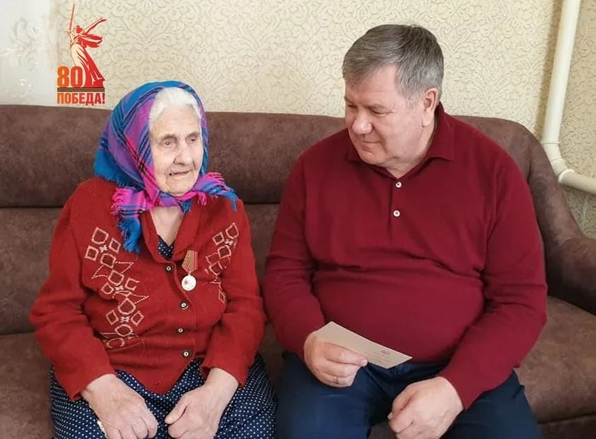 В Родинском районе продолжается вручение юбилейных медалей к 80-летию Победы ВОВ В Родинском районе продолжается вручение юбилейных медалей к 80-летию Победы ВОВ