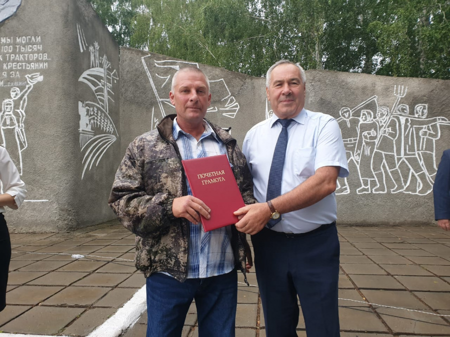 В Родинском районе отметили 100-летие механизированной обработки земли на Алтае В Родинском районе отметили 100-летие механизированной обработки земли на Алтае