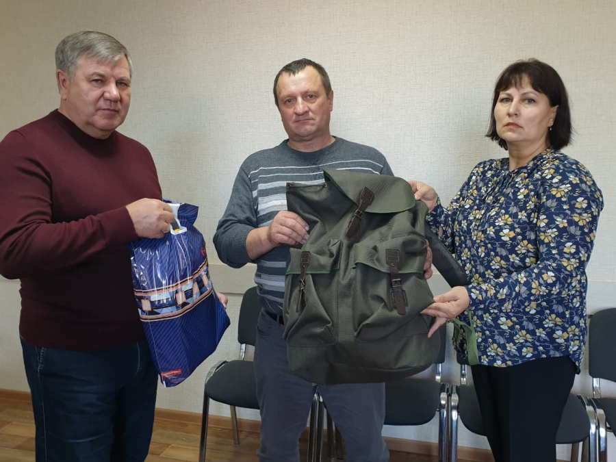 «Миру-мир!», «За мир во всем Мире!». Это лозунги нашей страны в недавнем прошлом, но как они актуальны сегодня. До недавних событий на Украине был далек от мыслей о войне и наш земляк Юрий Чуднов из Вознесенки. «Миру-мир!», «За мир во всем Мире!». Это лозунги нашей страны в недавнем прошлом, но как они актуальны сегодня. До недавних событий на Украине был далек от мыслей о войне и наш земляк Юрий Чуднов из Вознесенки.