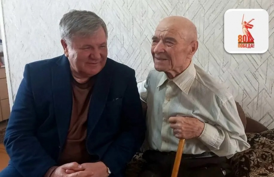 Главные слова «Спасибо за Победу» сегодня совместно с главой Покровского сельсовета Валерием Муравьевым и специалистами администрации адресовали ветерану ВОВ Василию Григорьевичу Зинцу