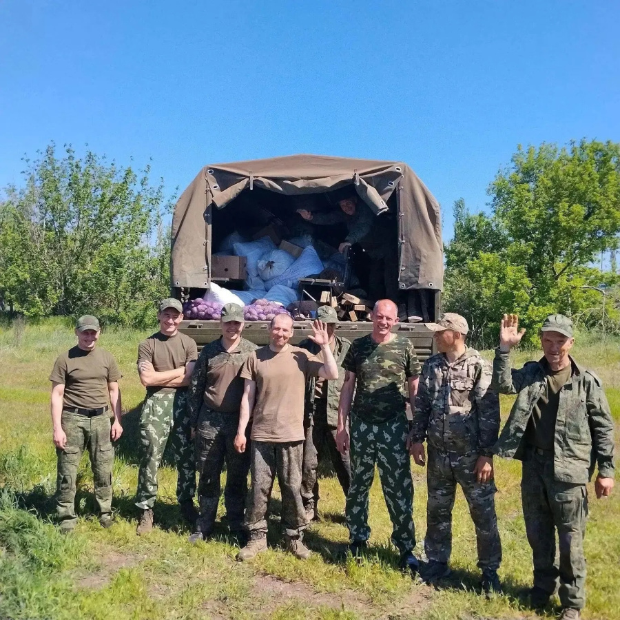 Друзья, гуманитарный груз и автомобили благополучно доставлены в зону СВО. Благодарим за патриотизм и помощь ребятам. Победа за нами Друзья, гуманитарный груз и автомобили благополучно доставлены в зону СВО. Благодарим за патриотизм и помощь ребятам. Победа за нами
