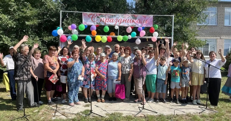 Юбилейные дни рождения муниципалитетов отметили жители Новотроицка и Ярославцева Лога