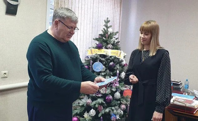 Движение Первых запустило Всероссийскую акцию «Ёлка желаний» по всей стране.