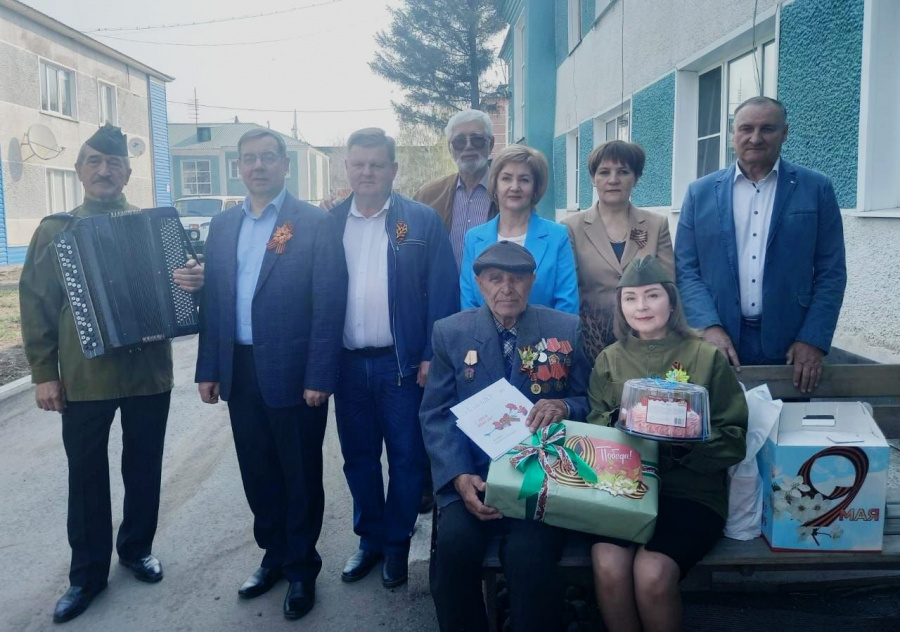 Накануне Дня Победы поздравили участника Великой Отечественной Войны Пантелея Сергеевича Онофрея из Родино Накануне Дня Победы поздравили участника Великой Отечественной Войны Пантелея Сергеевича Онофрея из Родино