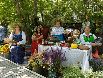В выходные Парк Культуры и Отдыха превратился в настоящую симфонию красок и ароматов ярких цветов