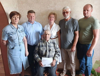 В солнечный августовский день теплые поздравления Почетному гражданину Родинского района, участнику ВОВ Пантелею Сергеевичу Онофрею из Родино