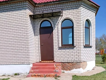 В поселке Новотроицк Родинского района продолжается восстановление храма Святой Троицы и Евгения Мелитинского