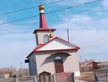 В поселке Новотроицк Родинского района продолжается восстановление храма Святой Троицы и Евгения Мелитинского