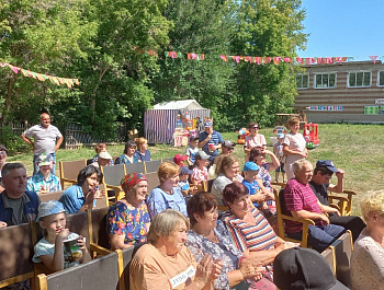 Жители с. Каяушка отметили 130-летний юбилей села. В Праздничных мероприятиях приняли участие более 300 человек. Ко дню рождения каяушенцы благоустроили и украсили улицы, усадьбы, общественные территории