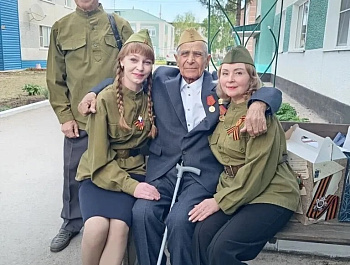 В праздничные дни теплые поздравления звучали для участника ВОВ Пантелея Сергеевича Онофрея из Родино