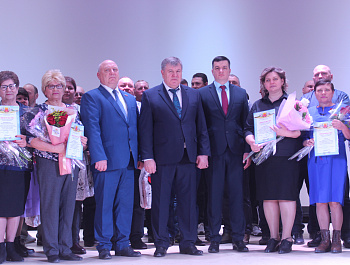 В праздник Весны и Труда, в Родино состоялось торжественное открытие обновлённой Доски почёта «Лучшие люди района»