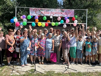 Юбилейные дни рождения муниципалитетов отметили жители Новотроицка и Ярославцева Лога