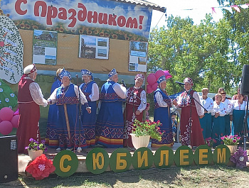 Жители с. Каяушка отметили 130-летний юбилей села. В Праздничных мероприятиях приняли участие более 300 человек. Ко дню рождения каяушенцы благоустроили и украсили улицы, усадьбы, общественные территории