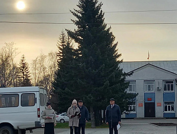 На центральной площади в с. Родино прошел торжественный митинг, посвященный Дню народного единства. 