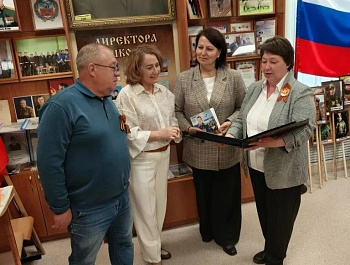 За каждой вещью, за каждой фотографией - история народа и отдельных людей